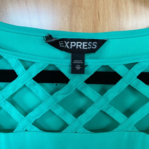 Express Top - Picture 2 of 4